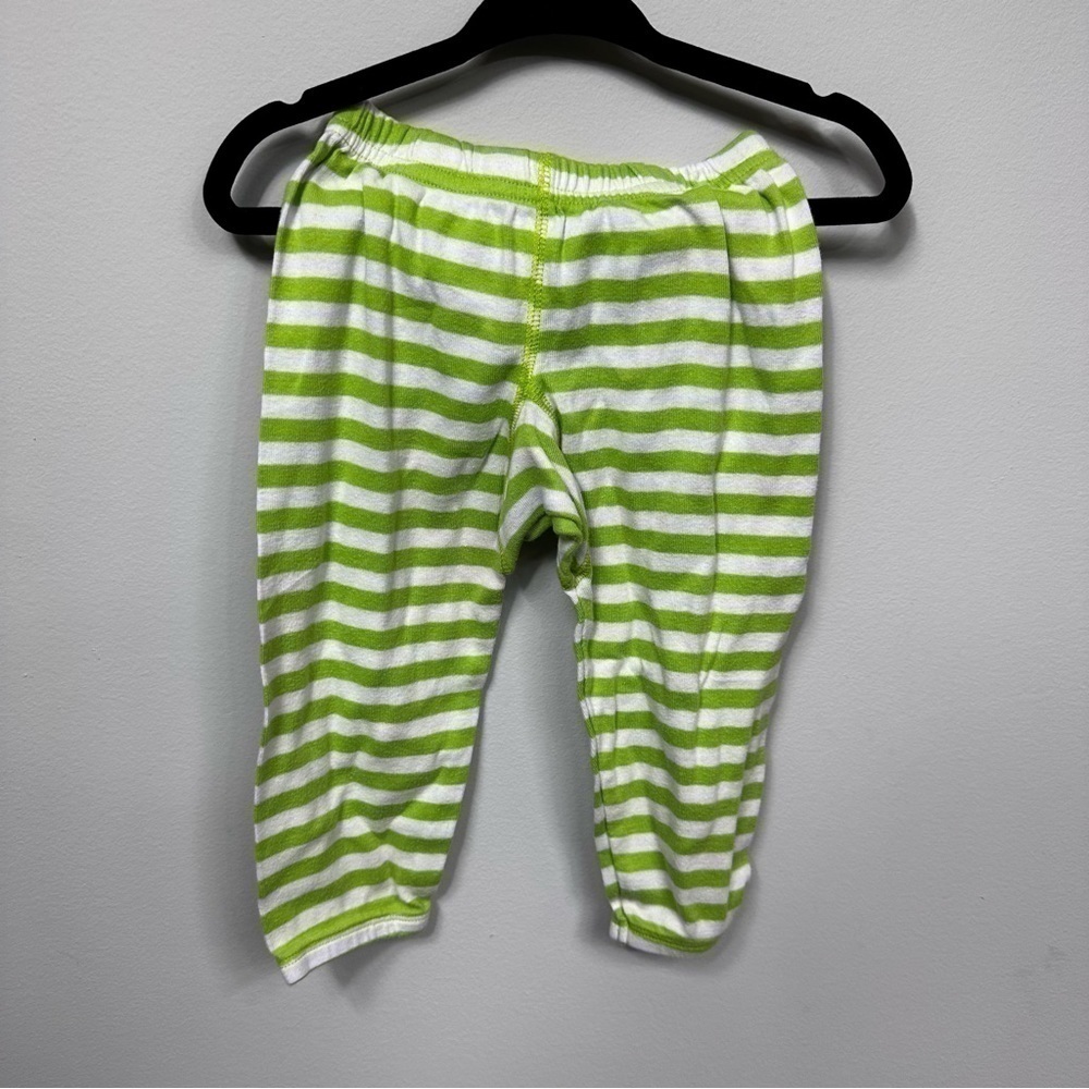 CHILDREN’S Place Green Striped Pants in Size 9-12 months